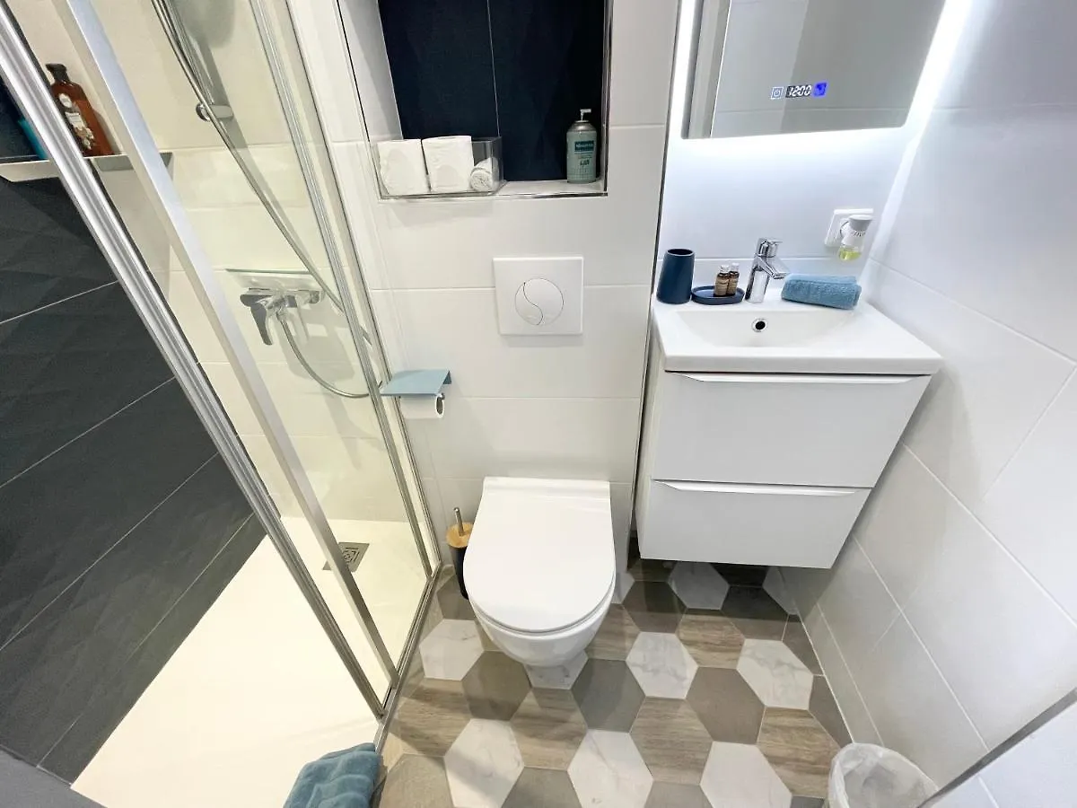 Homelivia Av Jean Medecin Nice